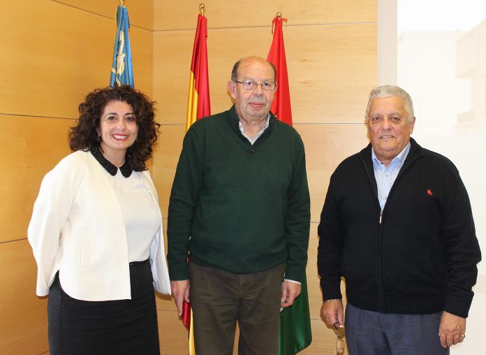 Councillor Pilar Maria Samper Navarro with Mayor Ignacia Ramos and Eddie Coleman