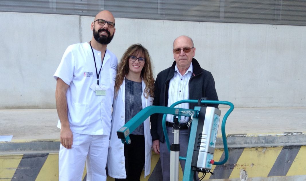 Local Masons donate patient bed lift to Torrevieja Hospital.