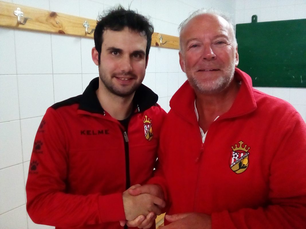 Carlos with reporter Andrew Atkinson after CD Montesinos' game against Bahia Santa Pola last weekend.