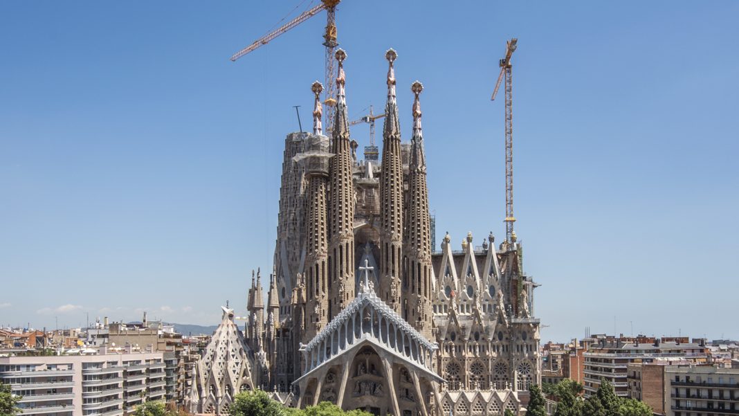 Barcelona's Sagrada Familia receives building permission after 137 ...