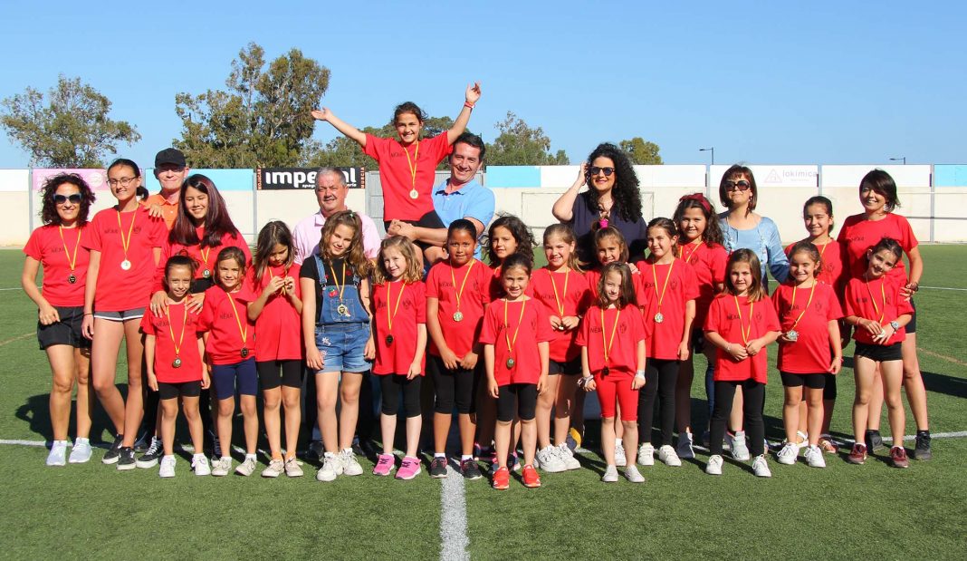 Mojácar Council presents medals to all their sports school students
