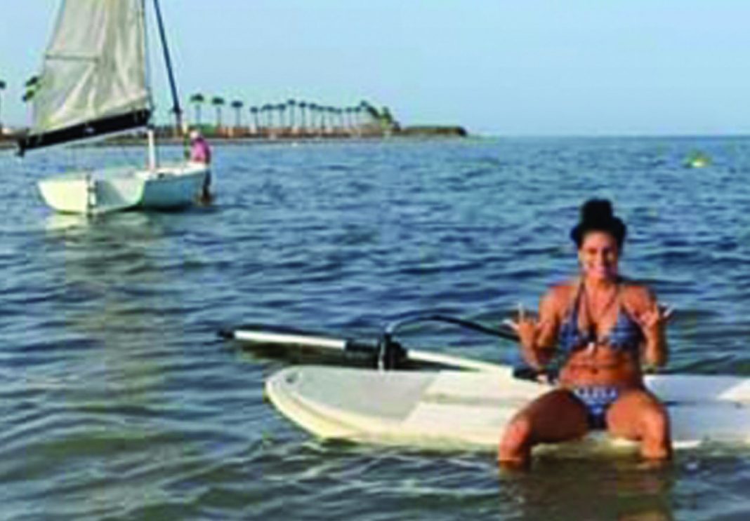 Marta Penalver relaxes on the Mar Menor.