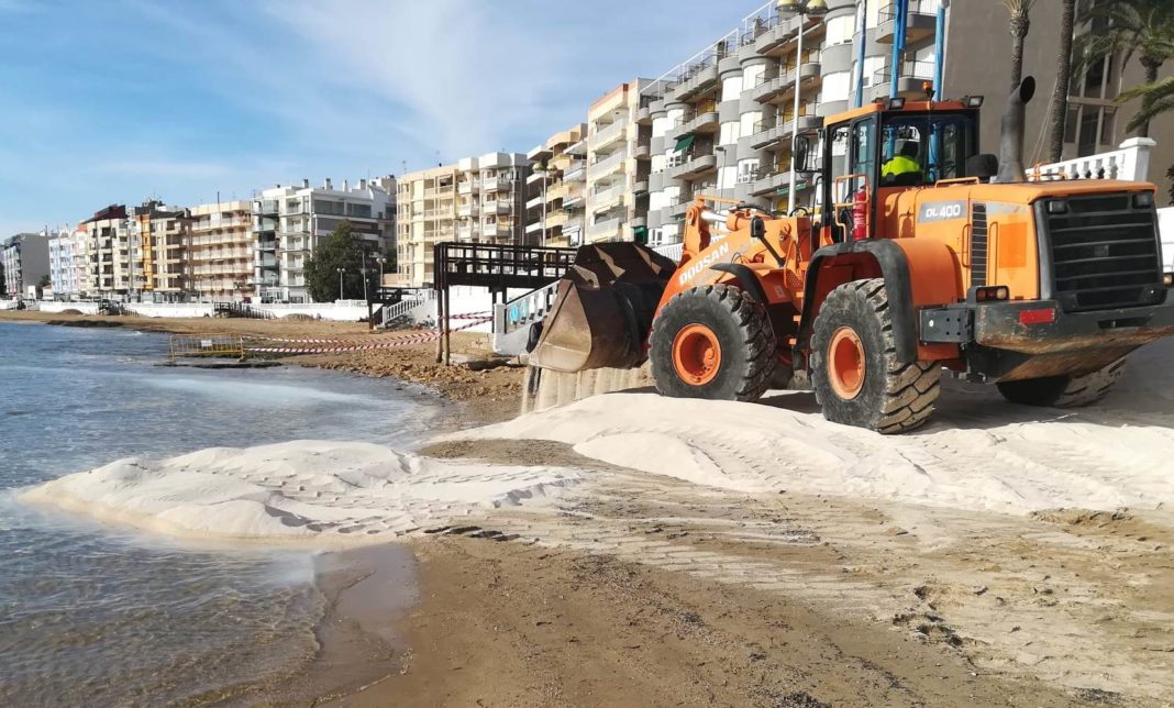 Costas working to save Torrevieja’s Los Locos beach