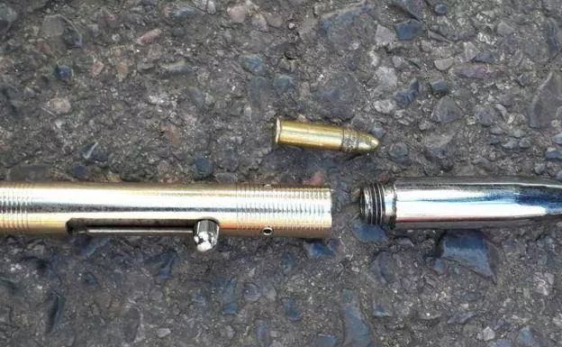 Policia find gun - disguised as pen