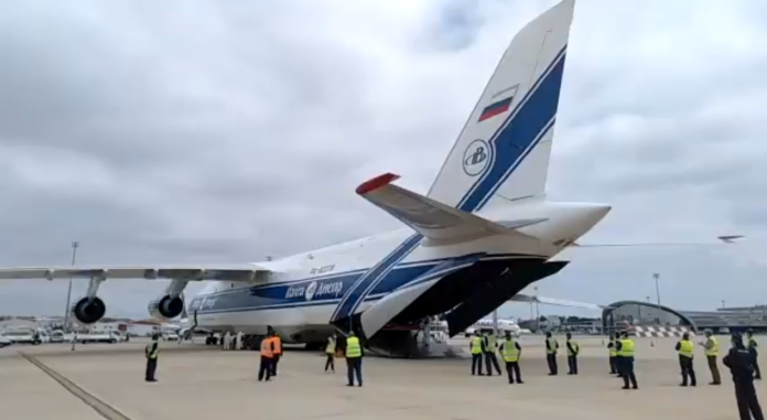 The aircraft flew in from Shenzhen (China), after a stopover in Moscow.