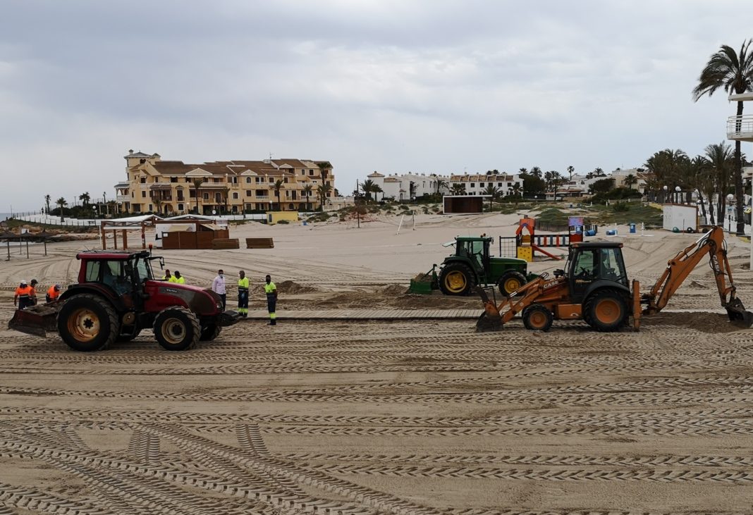 Street and beach cleaning intensifies on Orihuela Costa