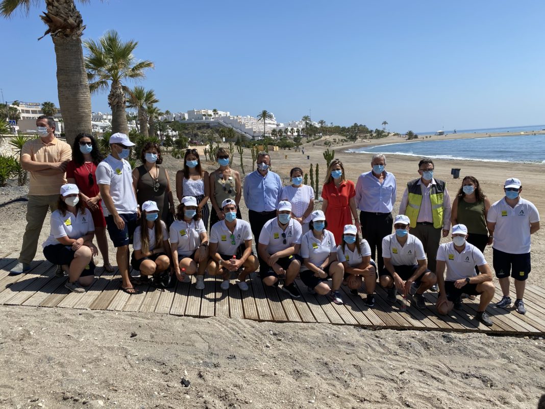 Mojácar’s eighty new beach assistants join the council’s special summer beach operation