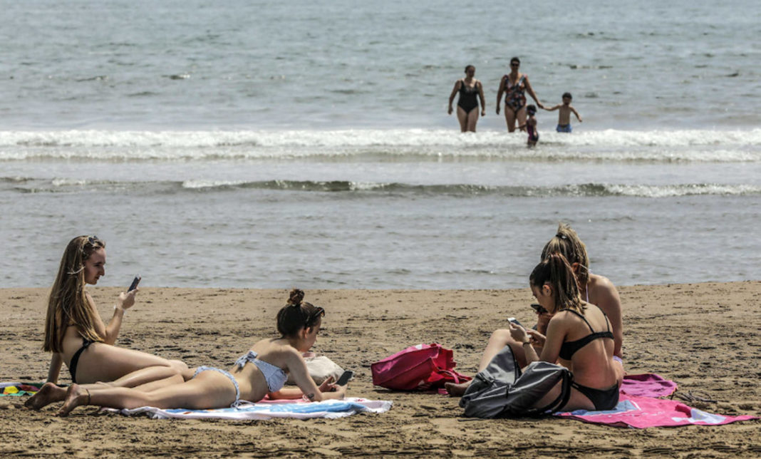 Valencia City Council will not control the access of bathers to the beach