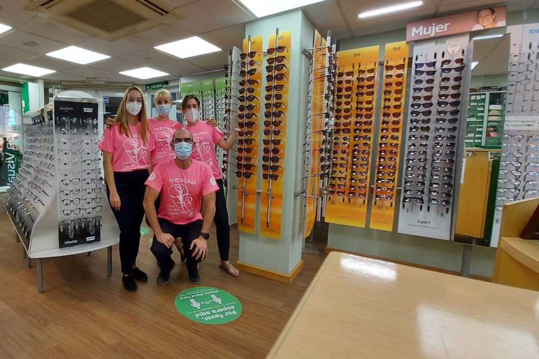 Benidorm optician supports breast cancer charity