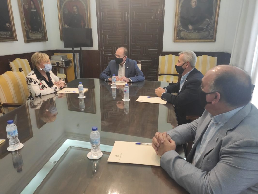 Mayor Bascuñana meets with the Minister of Health
