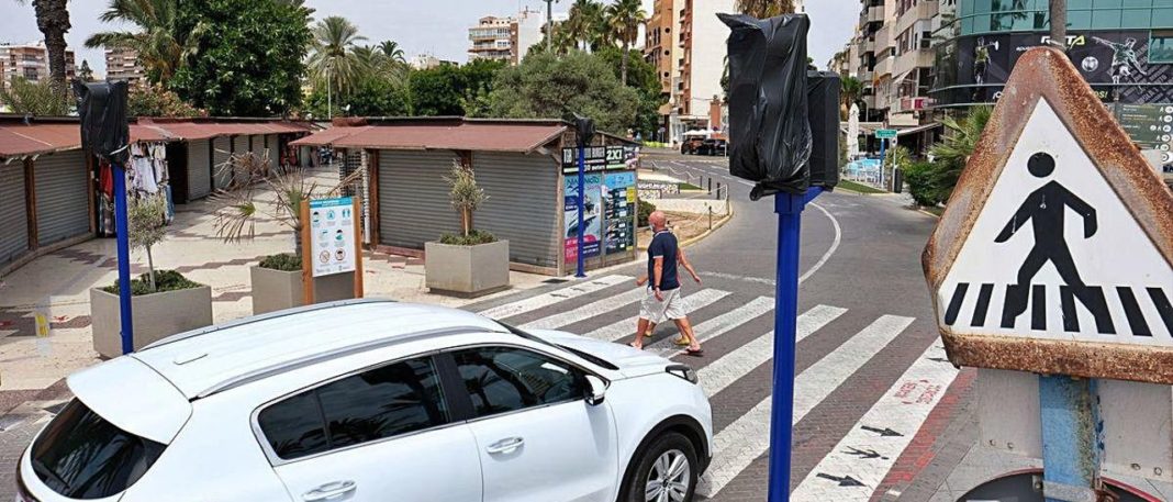 Torrevieja's New traffic lights still not connected