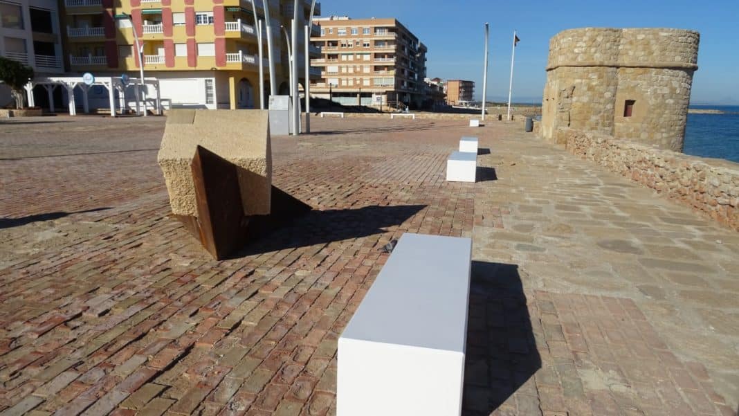 New benches and waste bins in La Mata