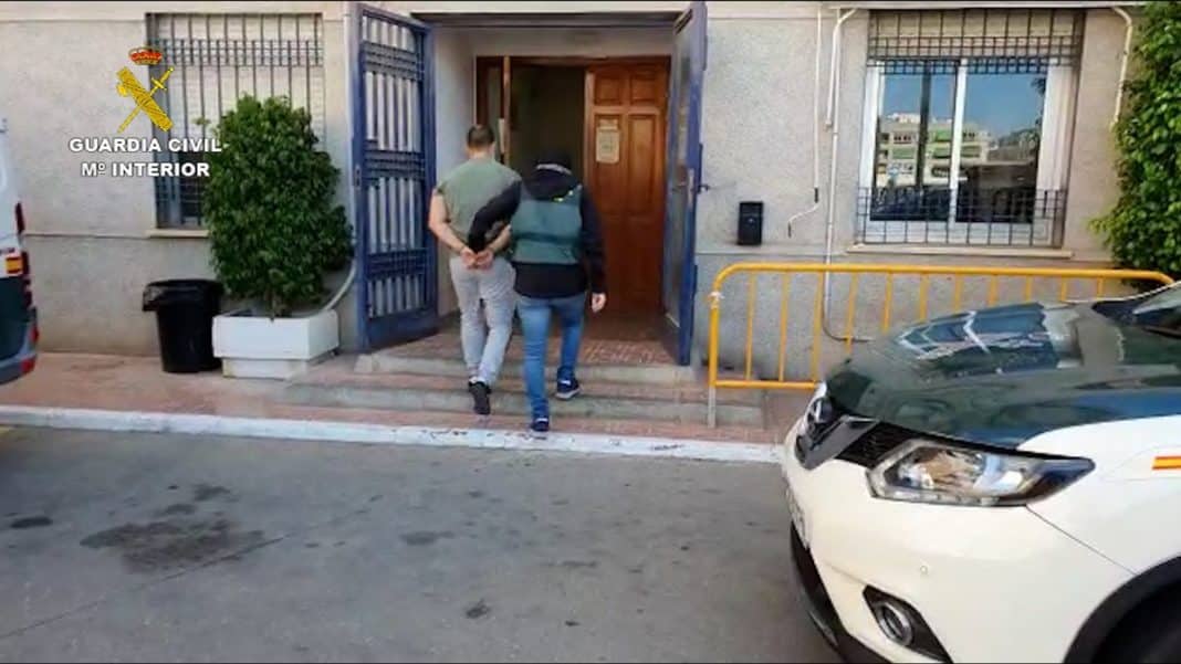 Ten detainees led by a street sweeper who sold cocaine in Torrevieja