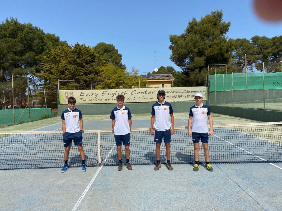 the Infantil team, comprising of Eric Maestre, Luis Castello, Fernando Martínez and Sergio Muñoz,