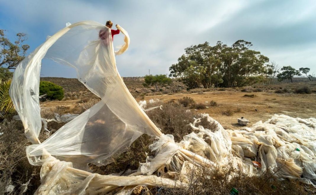 Pilar de la Horadada tells farmers to clean up their plastic waste