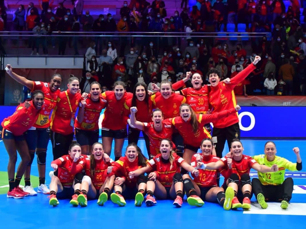 Spain through to last 16 after win against PR of China