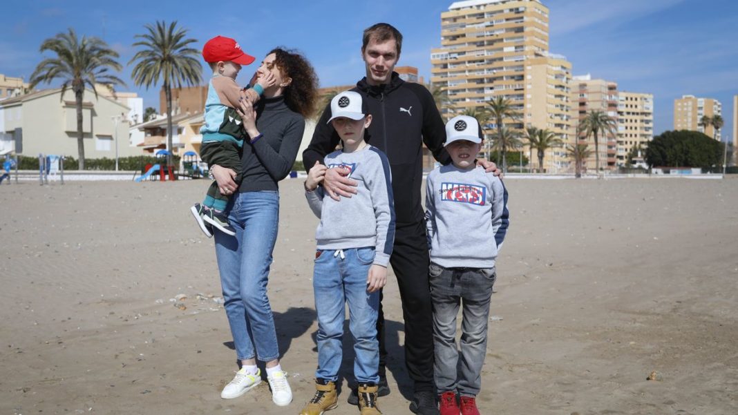 Almost 1,000 Ukrainians Have Already Arrived in Valencia