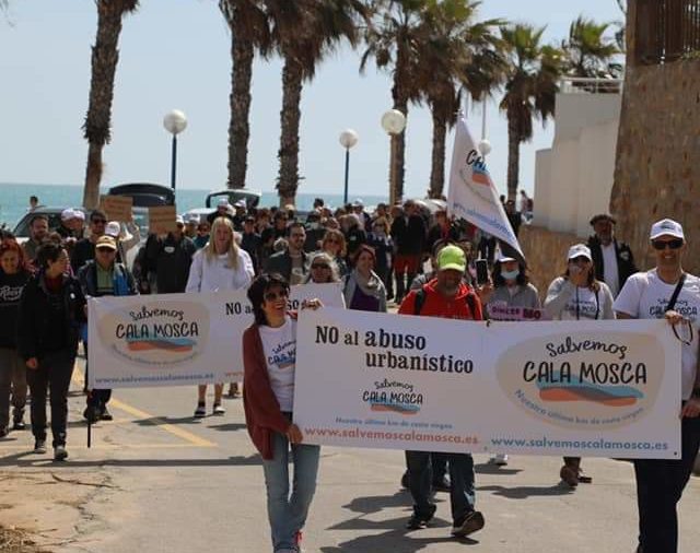 Residents demonstrate against Cala Mosca construction