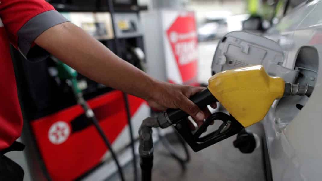 Fuel Stations Denounced for Raising Prices Before Government Discount 