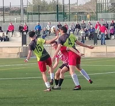 Match action in Monte v Alguena CF. Photos: Terry Harris.