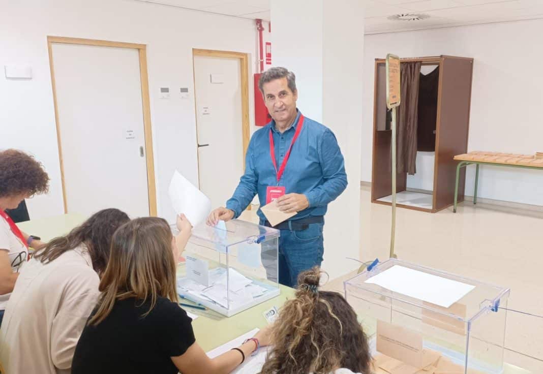 Party Leaders turn out in Vega Baja to cast their votes