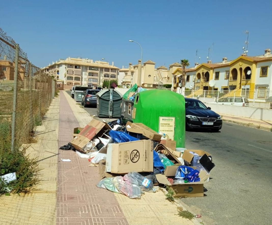 Orihuela Costa continues to suffer serious deficiencies with waste collection 