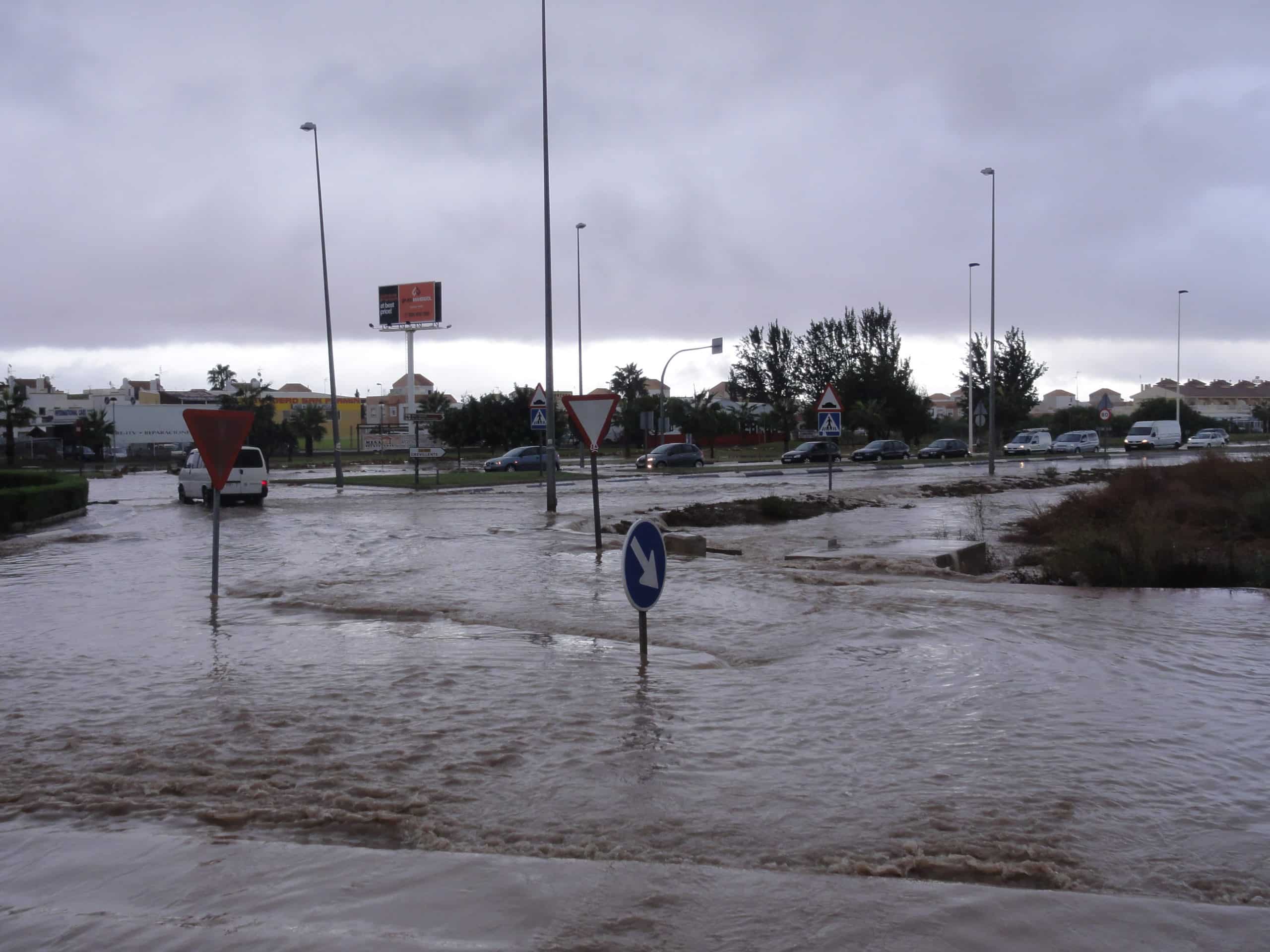 Flooding at the roundabout near the Hiperber supermarket on the border of Lagoons Village