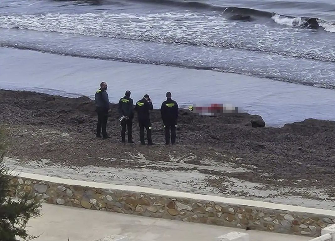 Body of a diver washed up on a La Manga beach