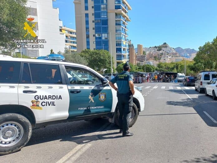 The Civil Guard has seized 13,080 counterfeit products valued at over one million euros in an operation targeting street markets, commercial establishments, and access routes to tourist areas in Alicante province.