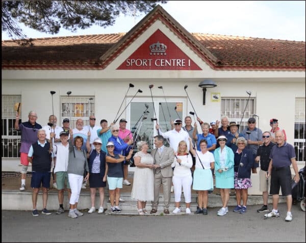 To celebrate their recent wedding John and Jennifer Mundt threw an extravaganza party at Campoamor Golf Club on Saturday evening.